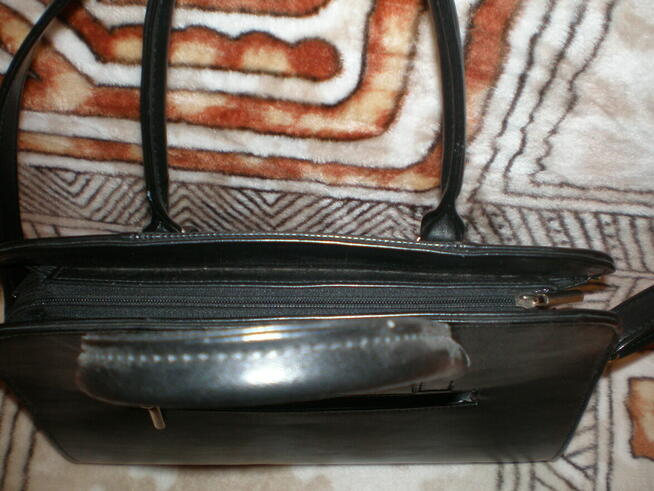 Sprzedam torebkę w kolorze czarnym