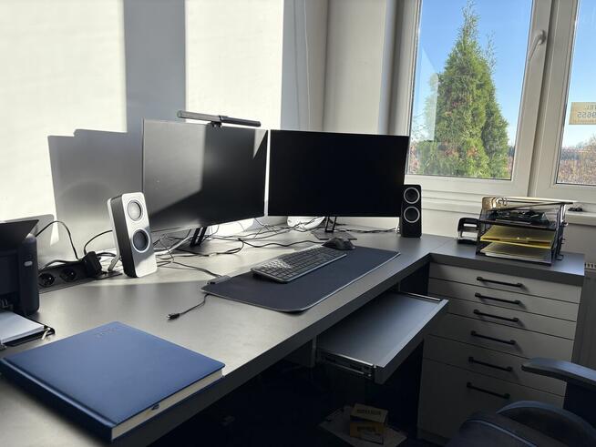 Biurko na wymiar – idealne do biura lub domowego gabinetu