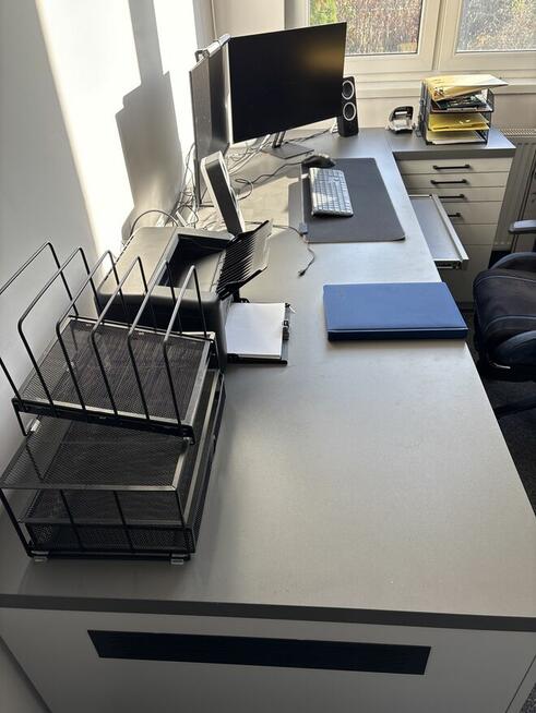 Biurko na wymiar – idealne do biura lub domowego gabinetu