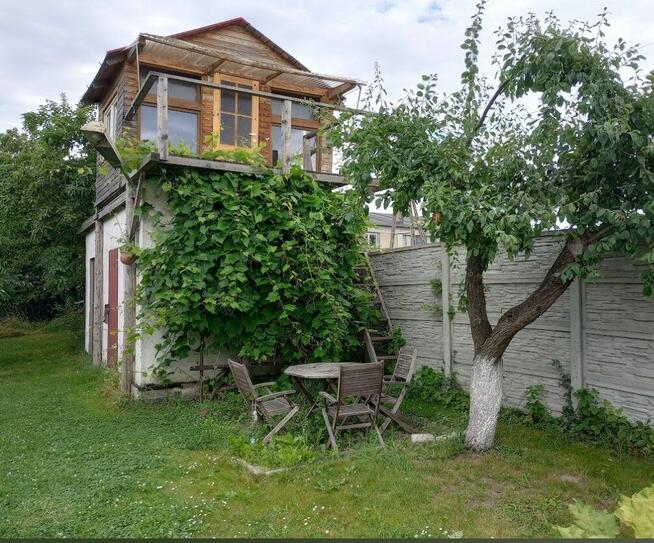 Sprzedam działkę budowlaną z pomieszczeniami gospodarczymi