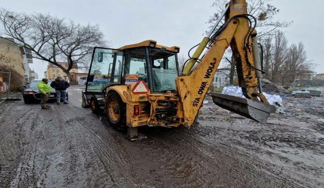 Syndyk sprzeda koparko-ładowarkę HSW 9,5