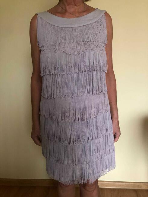 Sukienka wieczorowa na imprezę frędzle