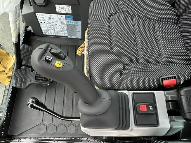 FABRYCZNIE NOWA MINIKOPARKA CATERPILLAR 302 CR