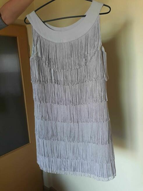 Sukienka wieczorowa na imprezę frędzle