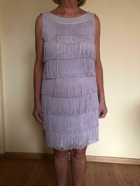 Sukienka wieczorowa na imprezę frędzle