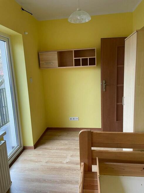 Ładny pokój w centrum Radomia z wyjściem na taras.