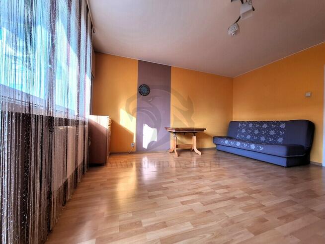 Tu się nie dzwoni – tu się woła z balkonu!