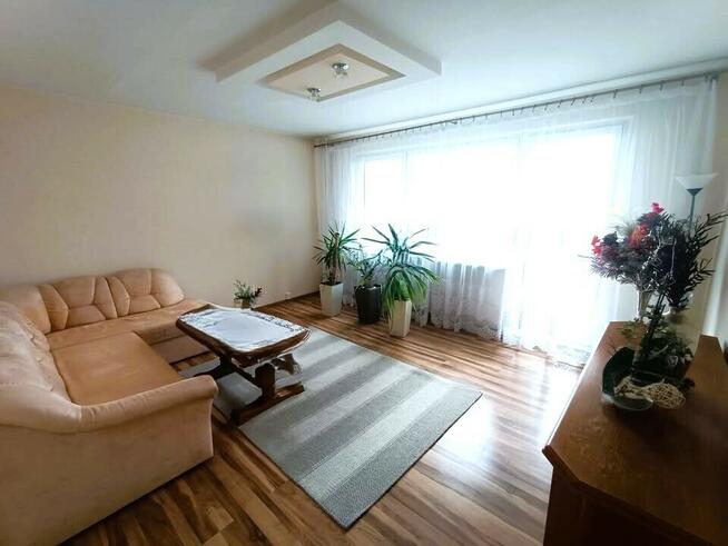 Mieszkanie trzypokojowe z balkonem w bloku z windą