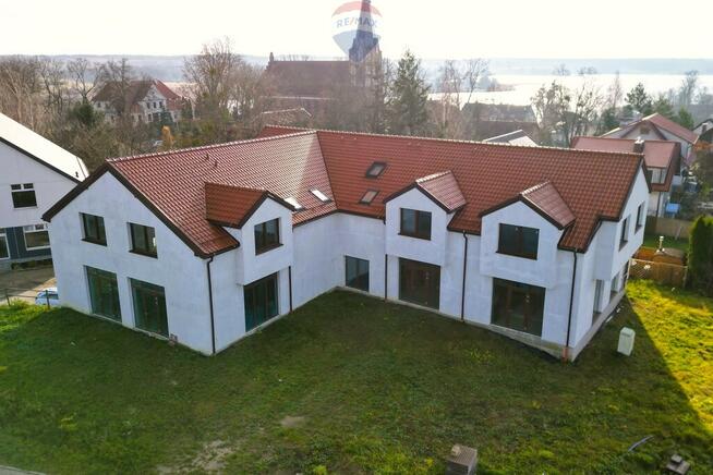 Budynek usługowy z pięcioma mieszkaniami