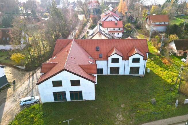 Budynek usługowy z pięcioma mieszkaniami