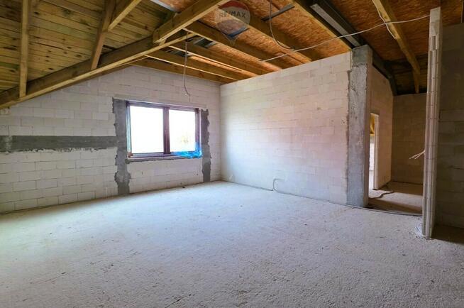 Budynek usługowy z pięcioma mieszkaniami