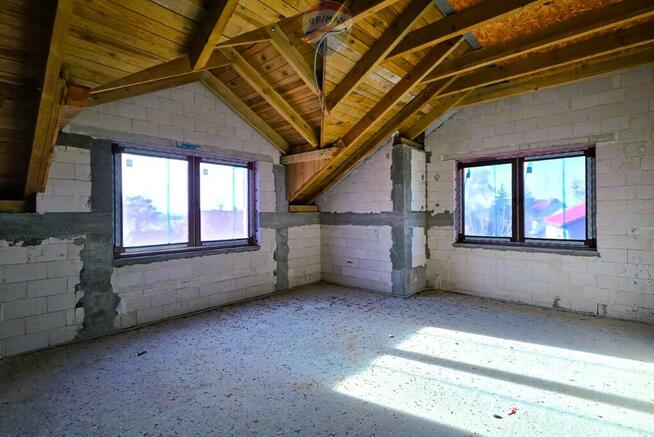 Budynek usługowy z pięcioma mieszkaniami