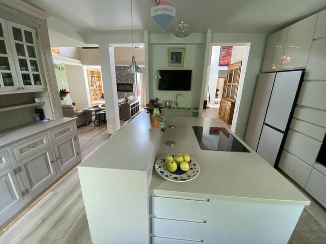 Nowoczesny dom na wynajem w Konstancinie-Jeziornie