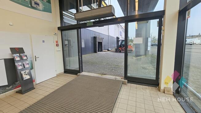 Obiekt handlowo-usługowo - biurowy, parking, brama