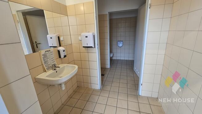 Obiekt handlowo-usługowo - biurowy, parking, brama