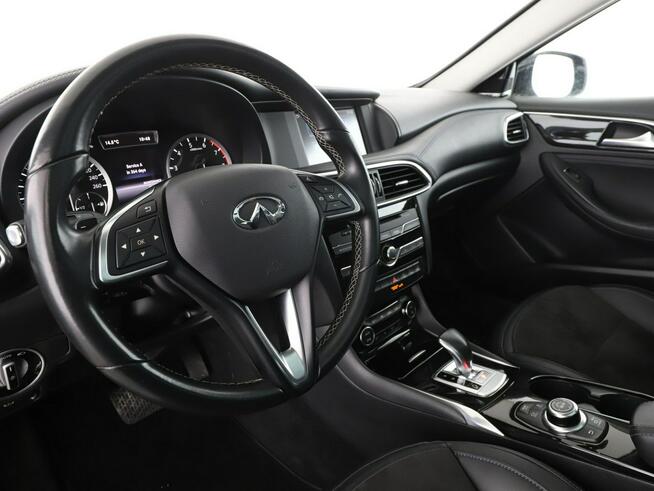 Infiniti Q30 Luxe automat panorama kamera360 navi półskóra grzane fotele tempomat