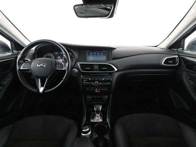 Infiniti Q30 Luxe automat panorama kamera360 navi półskóra grzane fotele tempomat
