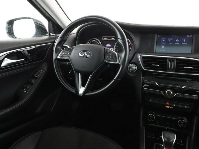 Infiniti Q30 Luxe automat panorama kamera360 navi półskóra grzane fotele tempomat