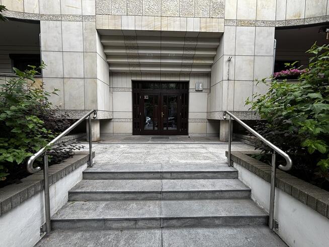 Przestrzenny apartament w Miasteczku Wilanów