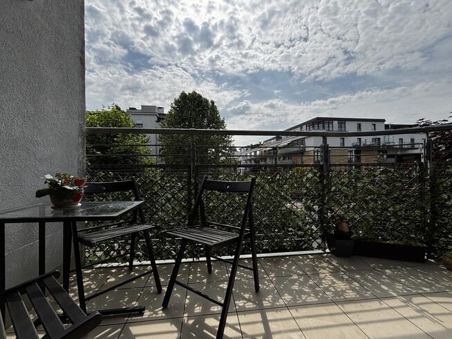 Przestrzenny apartament w Miasteczku Wilanów