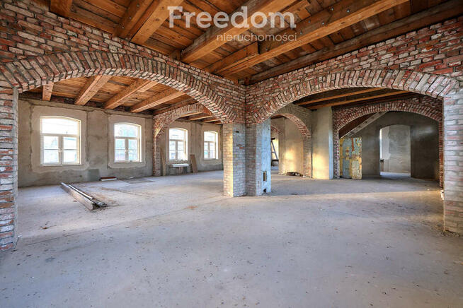 Obiekt wolnostojący w centrum Młynar