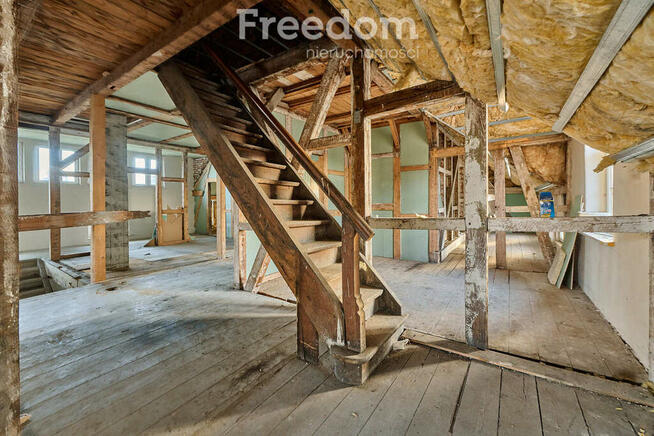 Obiekt wolnostojący w centrum Młynar