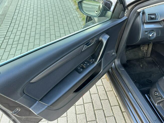 Volkswagen Passat 2,0 TDI, biksenony, system park., podg. fotele i kanapa,el. klapa,nawi