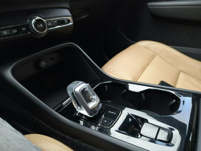 Volvo XC 40 INSCRIPTION | Kamera Cofania | Brązowe skóry |Asystent Pasa|