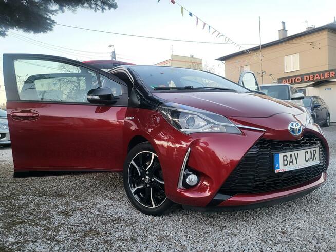 Toyota Yaris 1.5 Hybrid 100 KM Full Wersja 100% Przebieg Gwarancja Zapraszamy !!!