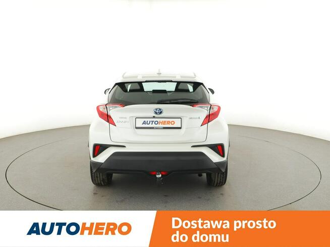 Toyota C-HR navi kamera ACC klima-auto LED hak