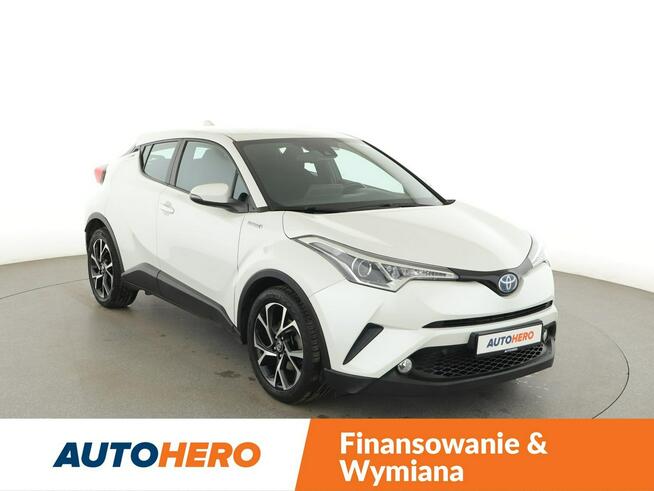 Toyota C-HR navi kamera ACC klima-auto LED hak