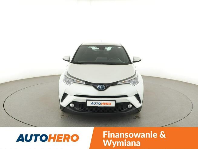 Toyota C-HR navi kamera ACC klima-auto LED hak