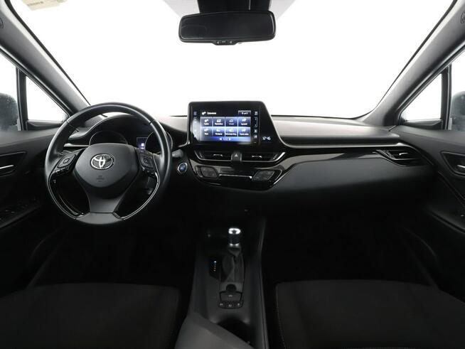 Toyota C-HR navi kamera ACC klima-auto LED hak