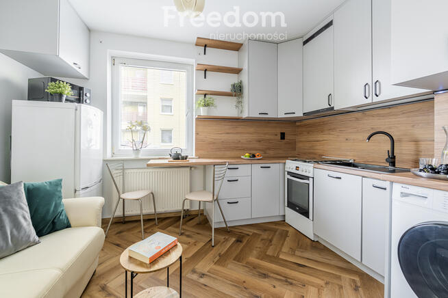 Atrakcyjna kawalerka z oddzielną kuchnią, 37 m2.