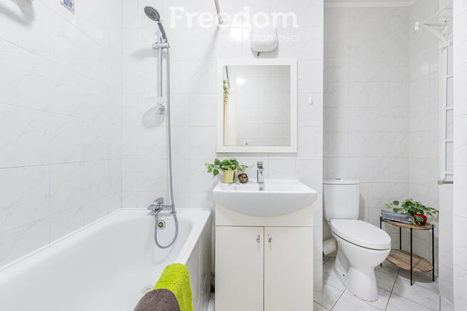 Atrakcyjna kawalerka z oddzielną kuchnią, 37 m2.