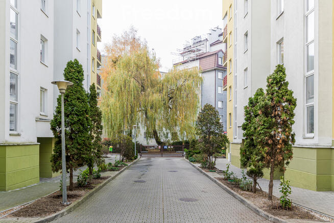 Atrakcyjna kawalerka z oddzielną kuchnią, 37 m2.