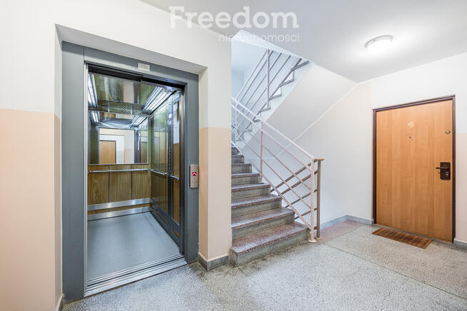 Atrakcyjna kawalerka z oddzielną kuchnią, 37 m2.