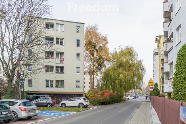 Atrakcyjna kawalerka z oddzielną kuchnią, 37 m2.