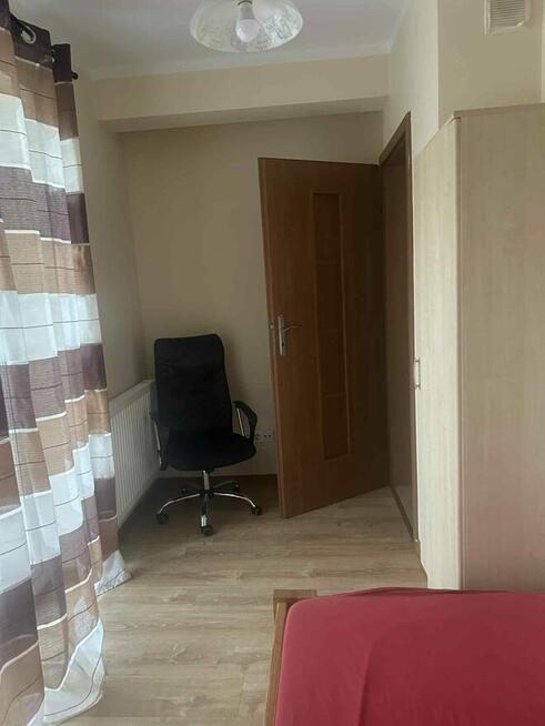 Ładny pokój w centrum Radomia z wyjściem na taras.