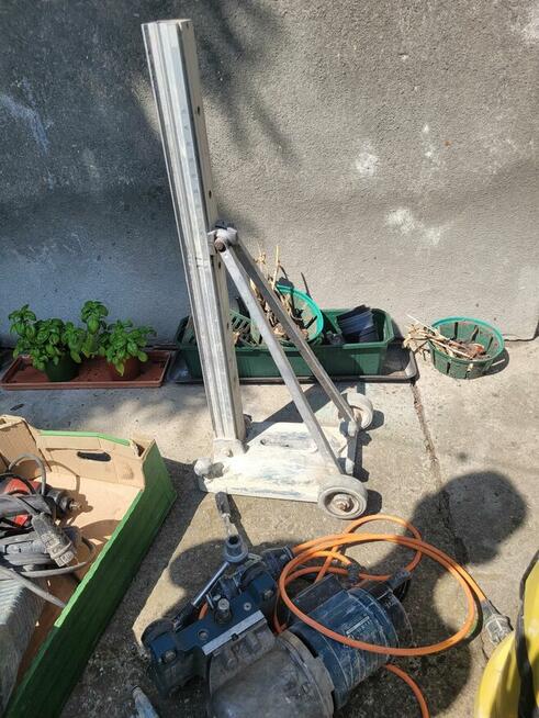 Sprzeda uszkodzoną wiertnice Bosch GDB350sn ze stojakiem