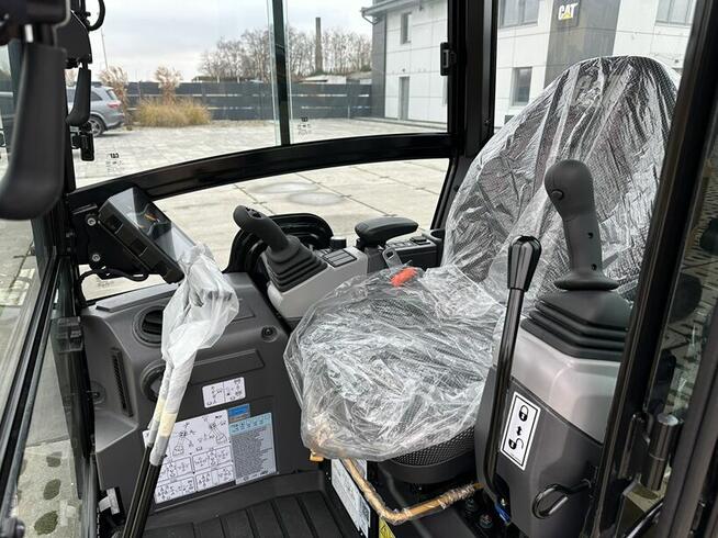 FABRYCZNIE NOWA MINIKOPARKA CATERPILLAR 302 CR