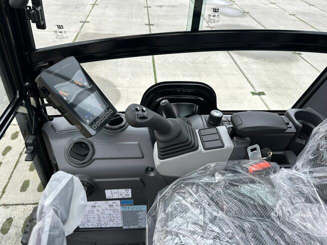 FABRYCZNIE NOWA MINIKOPARKA CATERPILLAR 302 CR