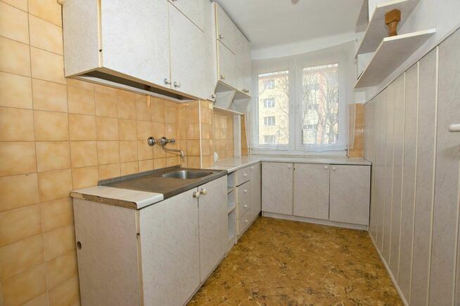 3-pokojowe 54m2 na I piętrze bloku w centrum, 1go Maja.