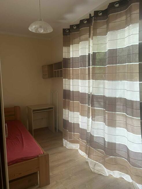 Ładny pokój w centrum Radomia z wyjściem na taras.