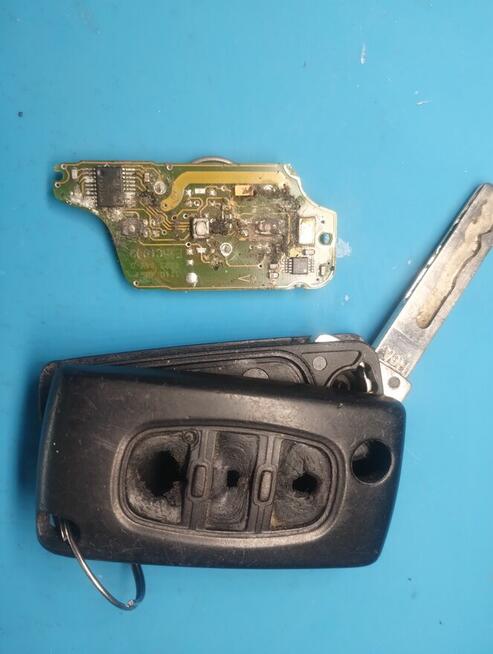 Naprawa kluczy i pilotów samochodowych Sandomierska 4.