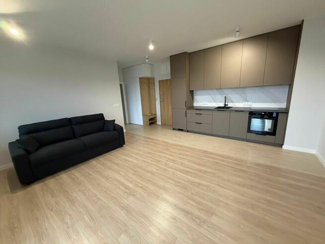 2 pokoje, 47m2, II p, winda, duży balkon, parking, os. Tara