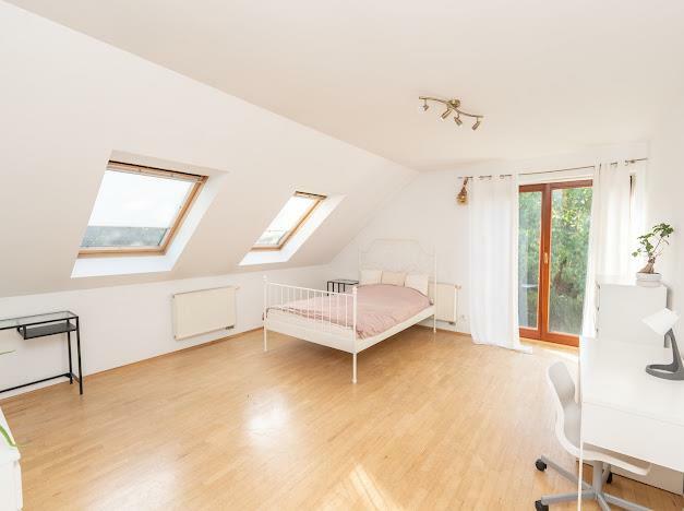 Dom Czernica, M. Reja