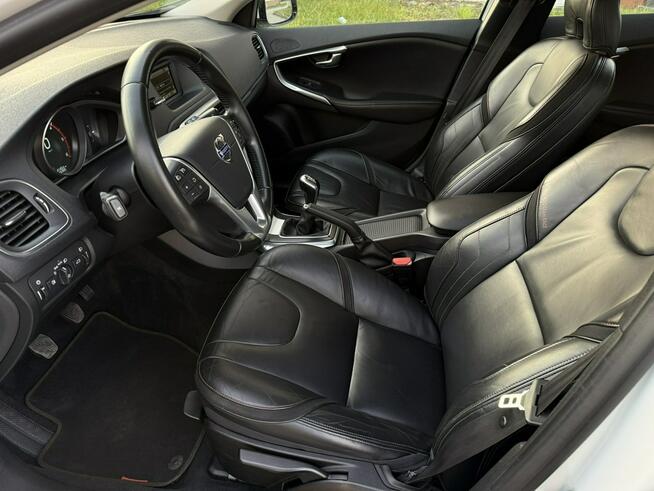 Volvo V40 1.6D Ocean Race Virtual Skóra PDC Alu Biała Perła Carpass