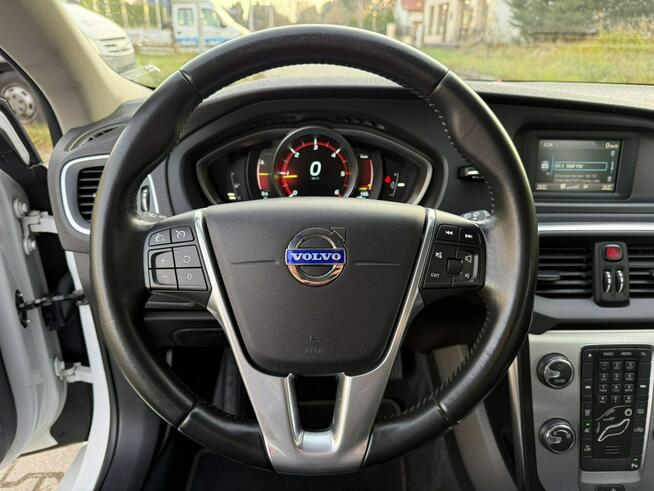 Volvo V40 1.6D Ocean Race Virtual Skóra PDC Alu Biała Perła Carpass