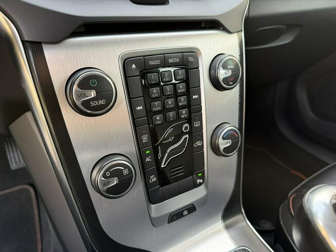 Volvo V40 1.6D Ocean Race Virtual Skóra PDC Alu Biała Perła Carpass